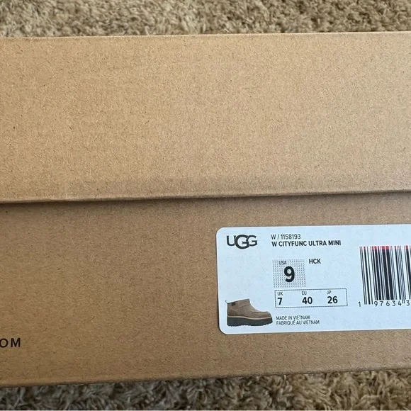 NIB UGG Cityfunc Ultra Mini Ankle boot in size 9 - Picture 7 of 7